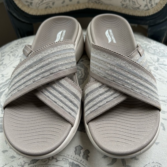 Skechers slides - Picture 1 of 5